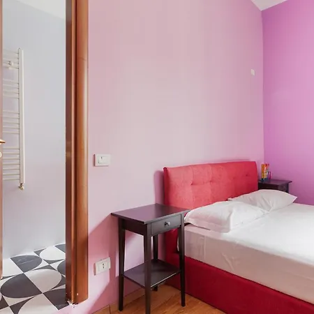 Viale Umbria Colorful דירה