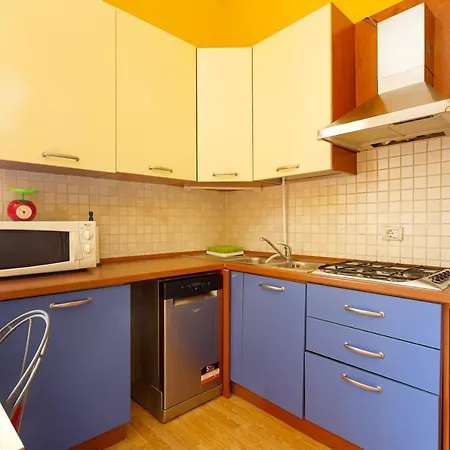 Viale Umbria Colorful דירה *
