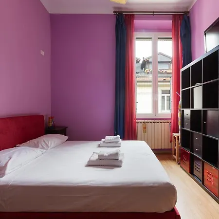 Viale Umbria Colorful דירה