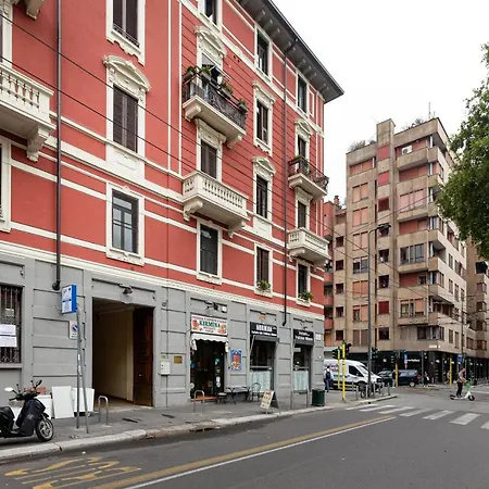 Viale Umbria Colorful דירה